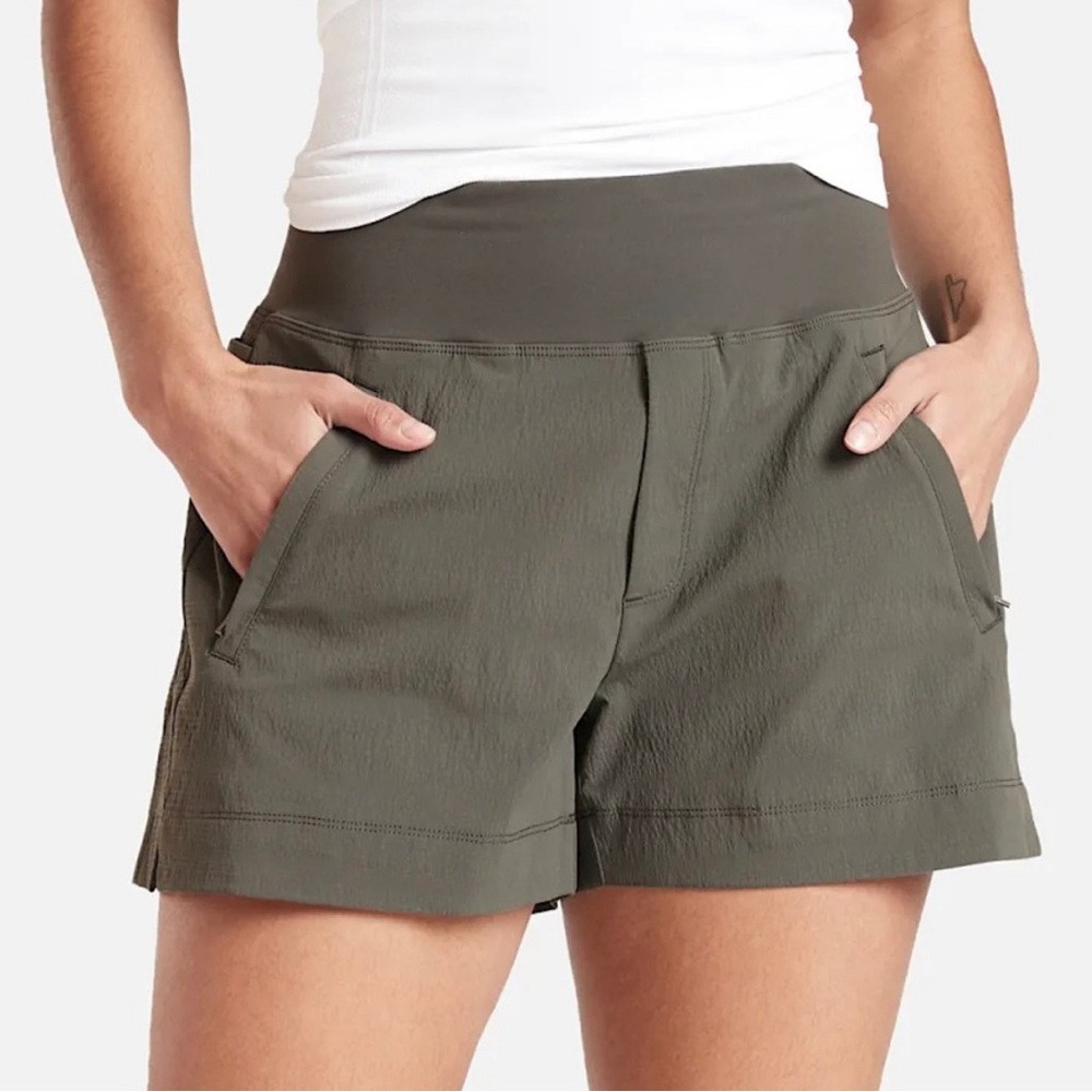 Athleta Trekkie North Short size 10